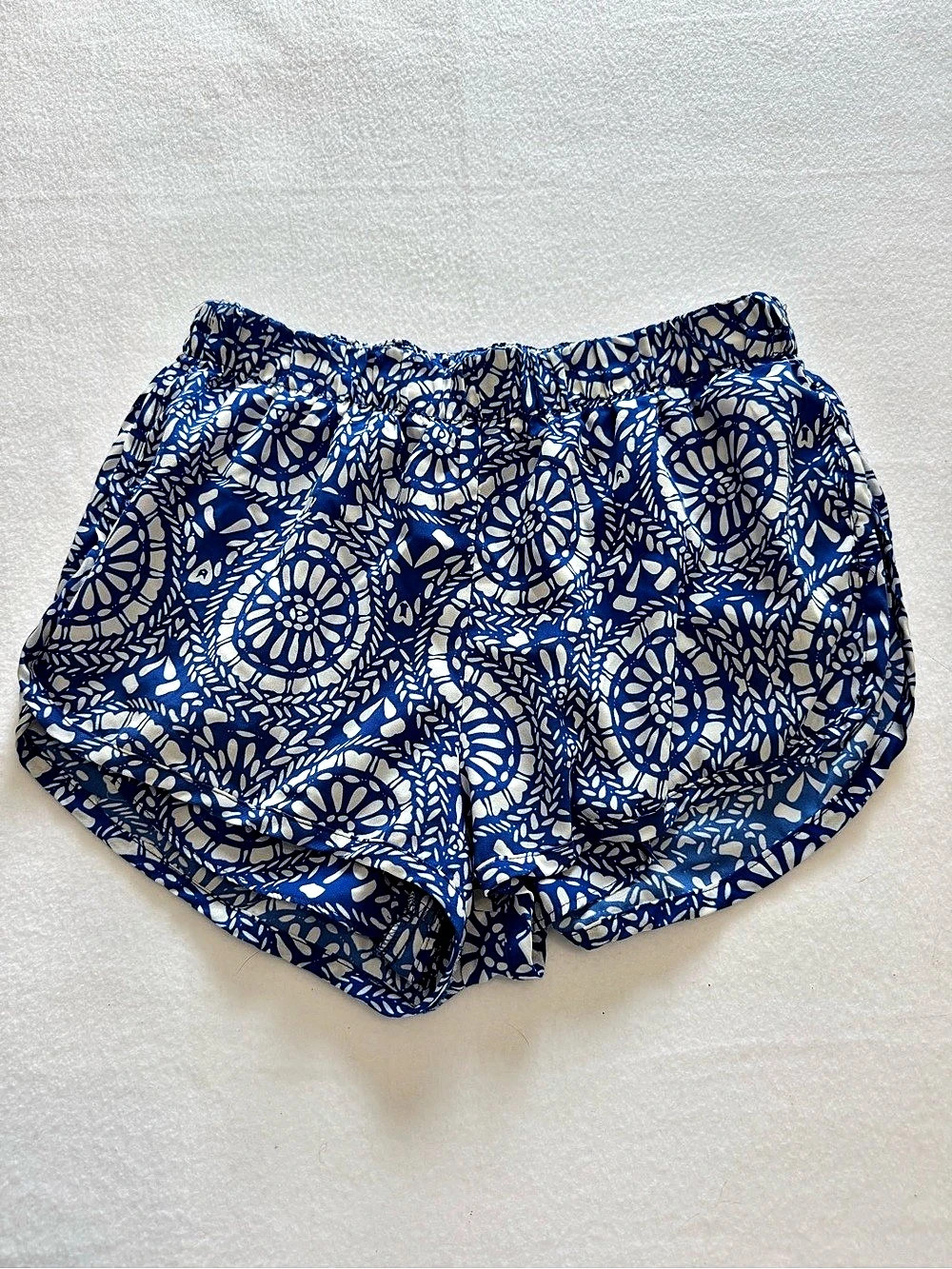 Show Me Your Mumu Blue & White Medallion Print Flowy Shorts Sz M